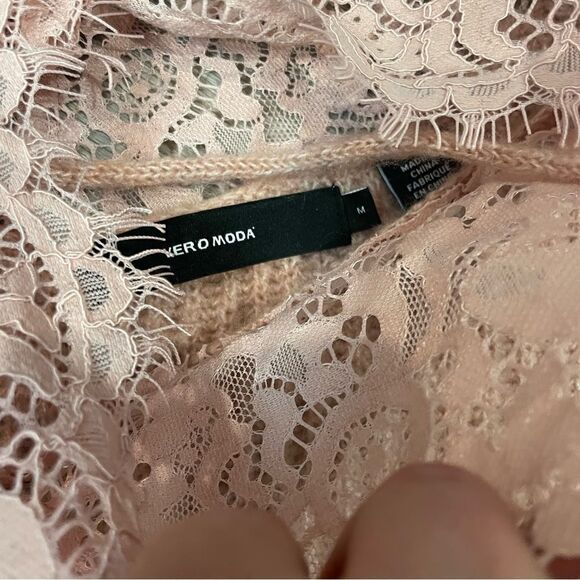 Vero Moda Lace V-neck Ribbed Knit in Dust Pink - Picture 3 of 5